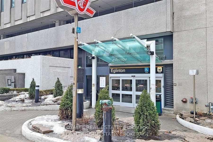 2221 Yonge St, unit 2104 for rent