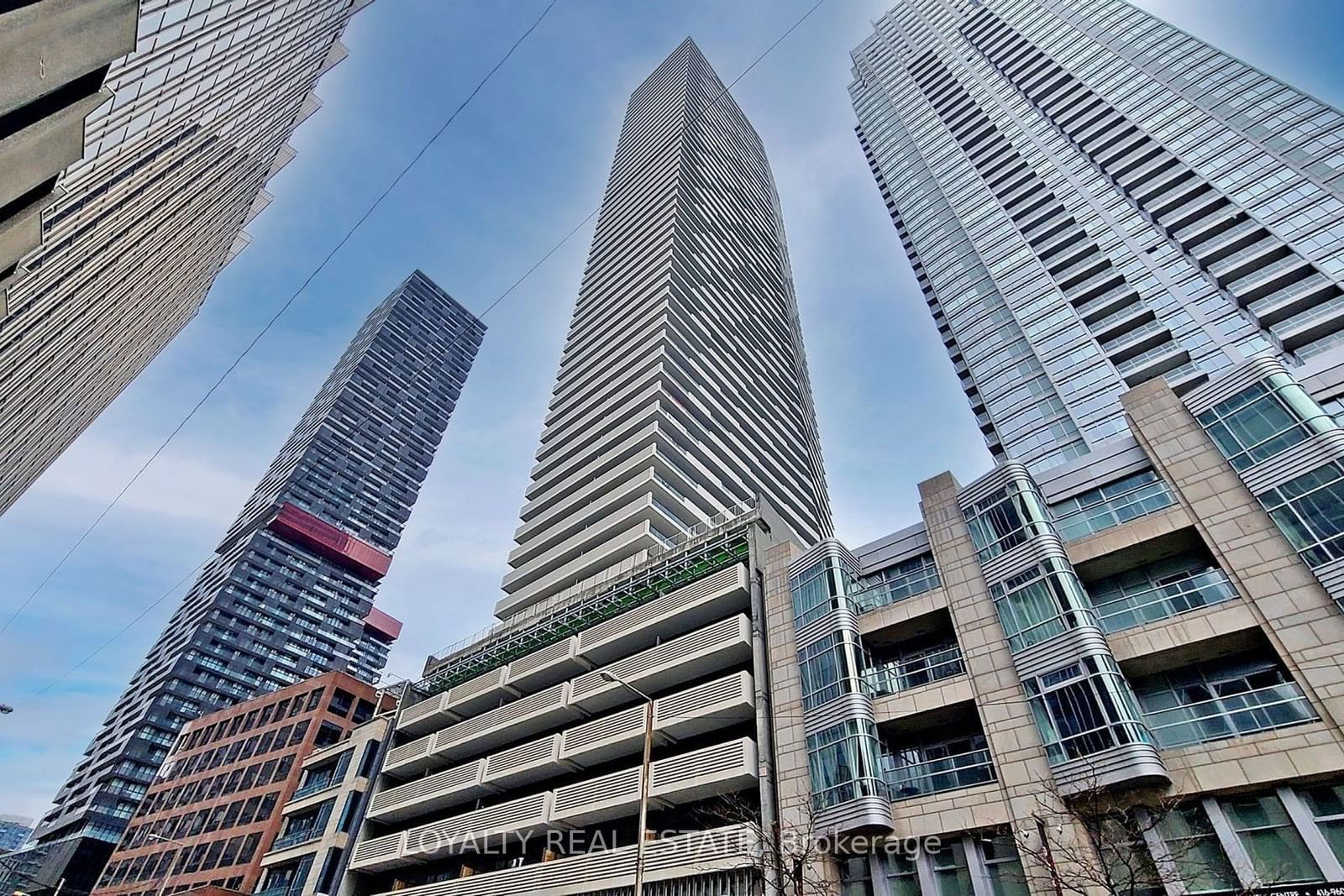 2221 Yonge St, unit 2104 for rent