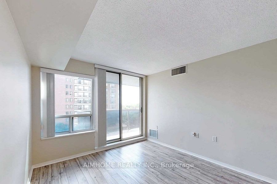 35 Finch Ave E, unit 807 for rent