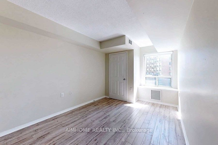 35 Finch Ave E, unit 807 for rent