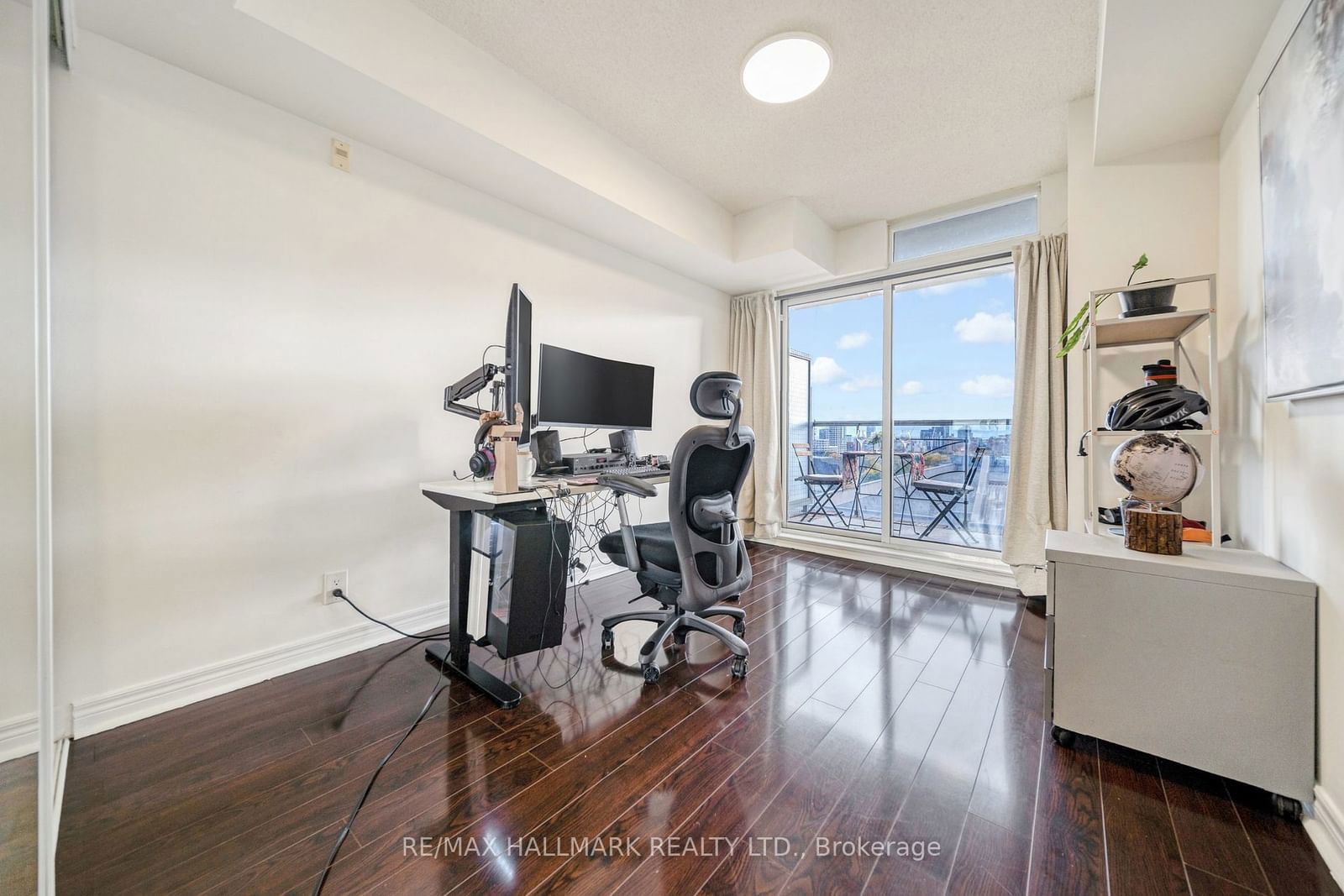 225 Wellesley St E, unit 1002 for sale