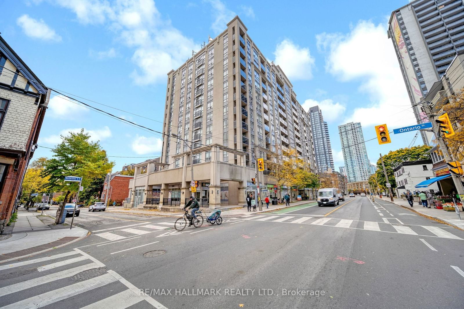 225 Wellesley St E, unit 1002 for sale