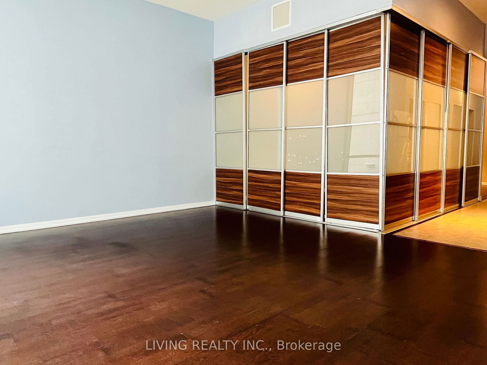 832 Bay St, unit 212 for rent