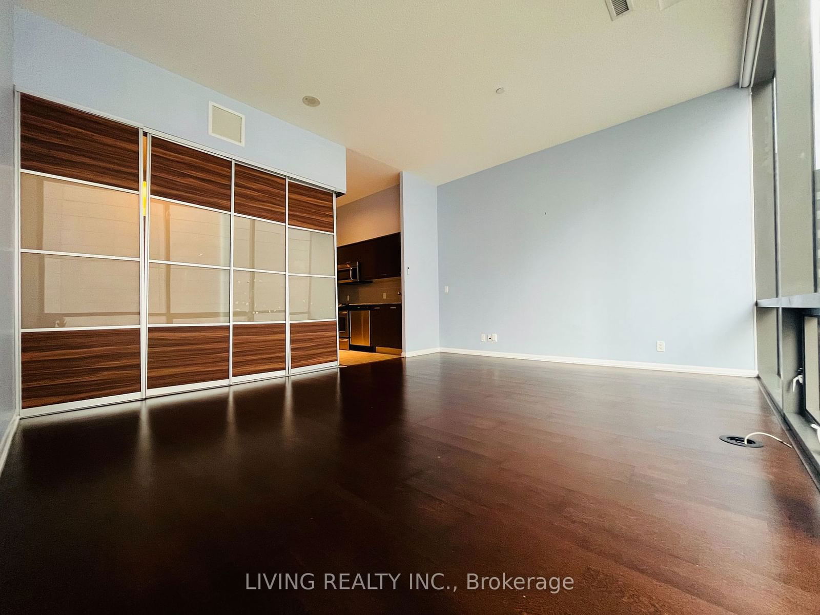 832 Bay St, unit 212 for rent