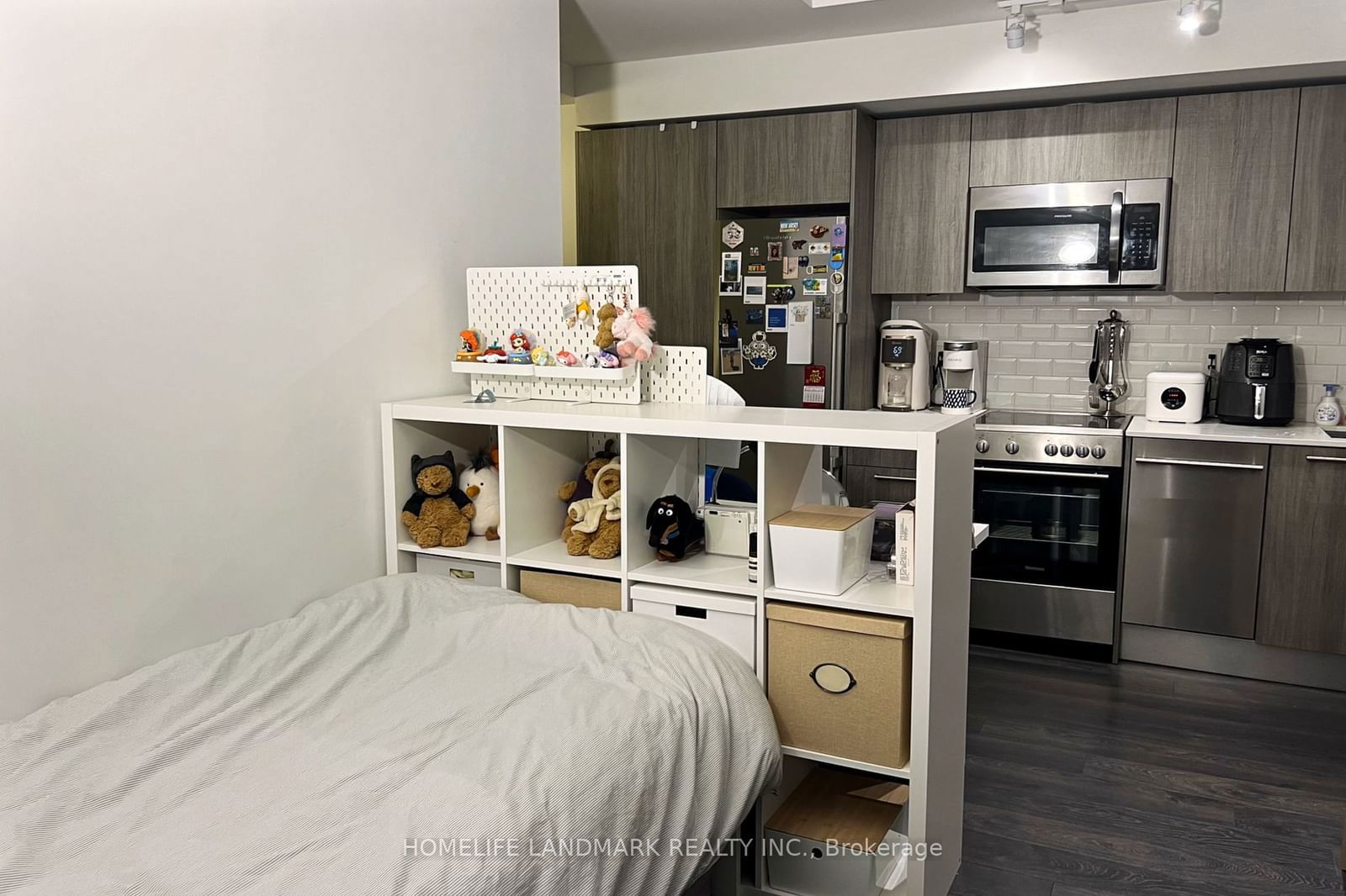 28 Wellesley St E, unit 2101 for rent