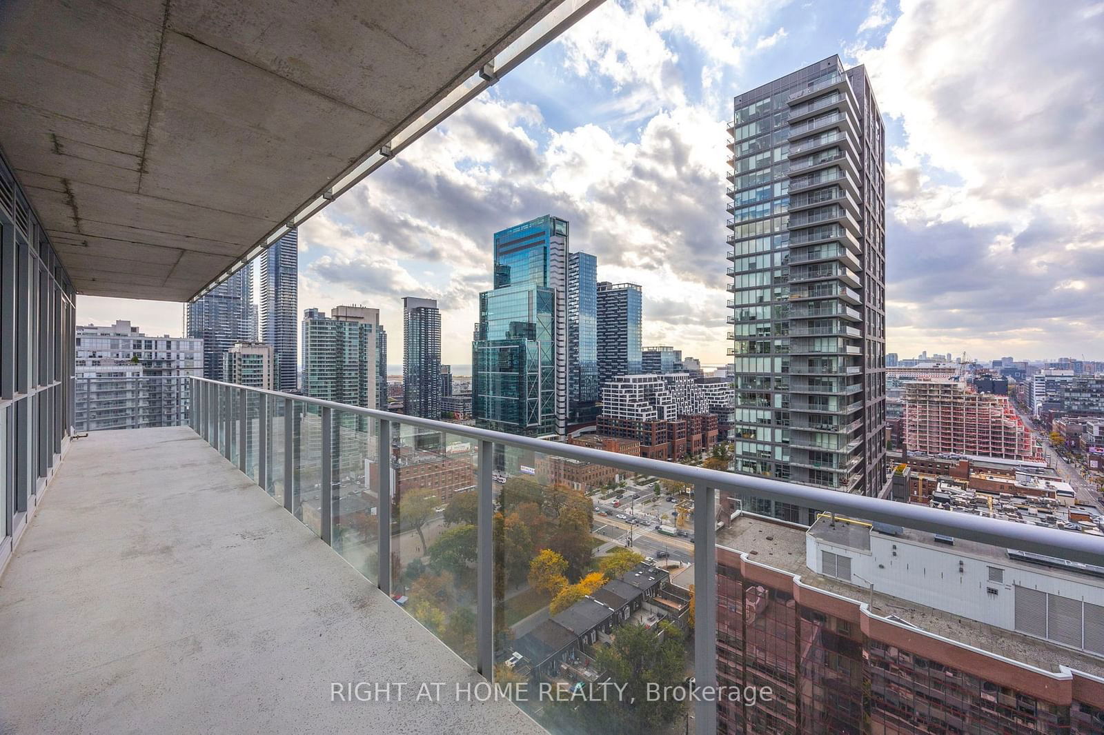 375 King St W, unit 2302 for sale