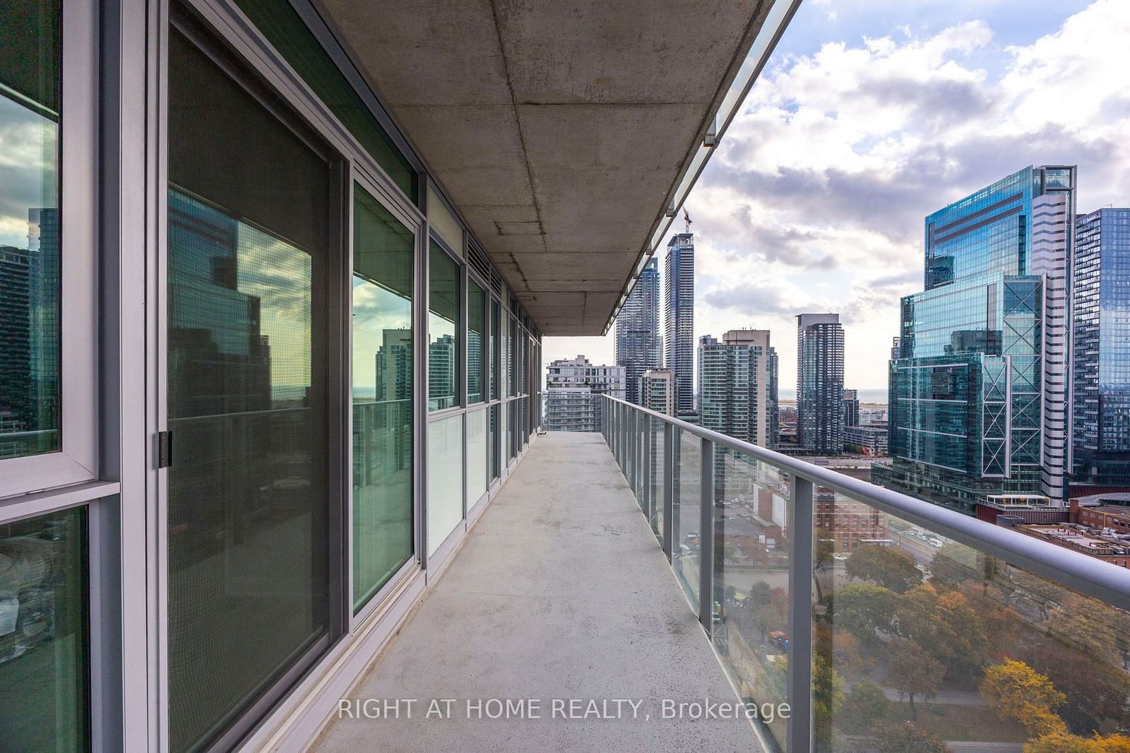 375 King St W, unit 2302 for sale