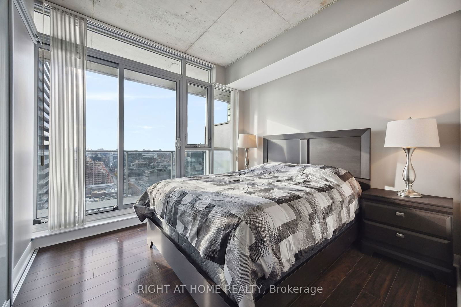 375 King St W, unit 2302 for sale