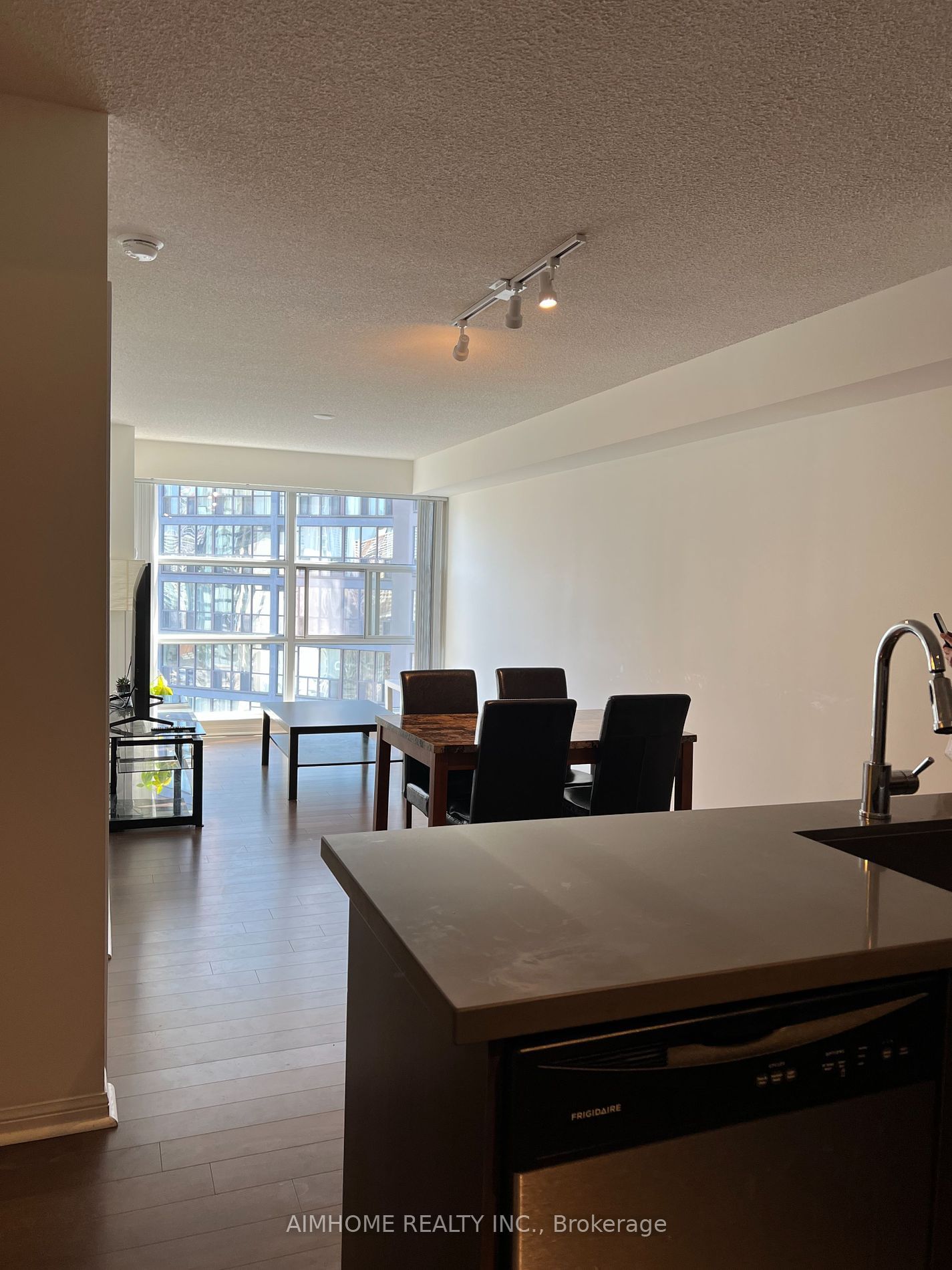 11 St Joseph St, unit 1402 for rent