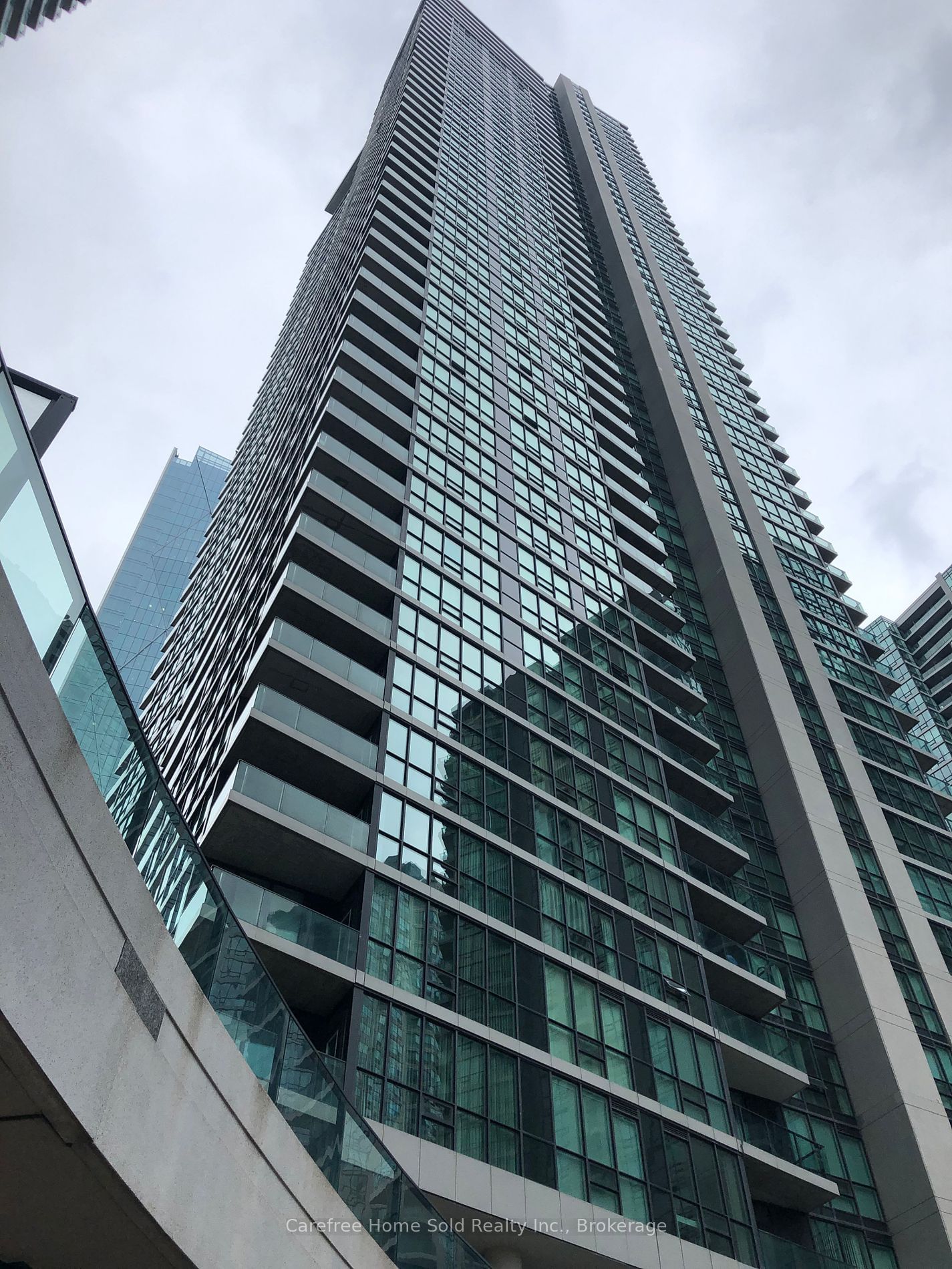 18 Harbour St, unit 910 for rent