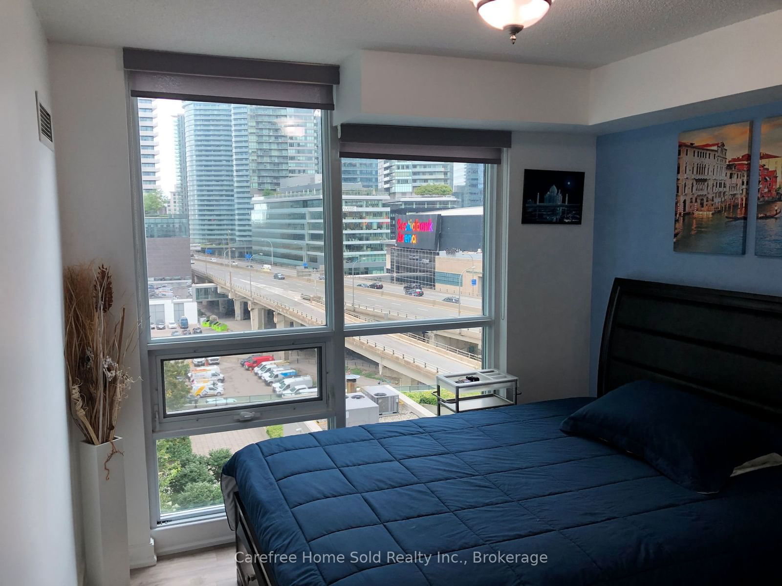 18 Harbour St, unit 910 for rent