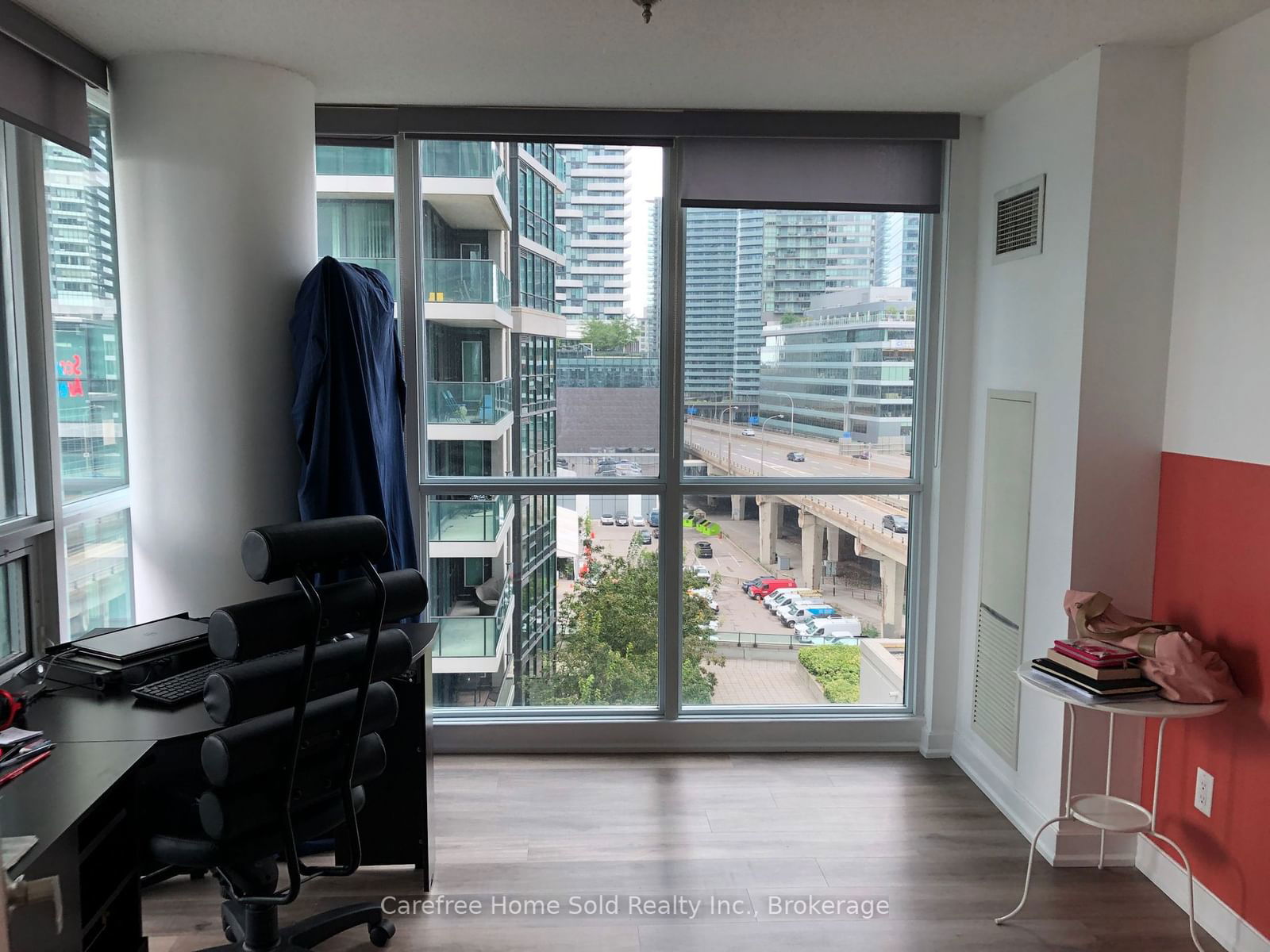 18 Harbour St, unit 910 for rent