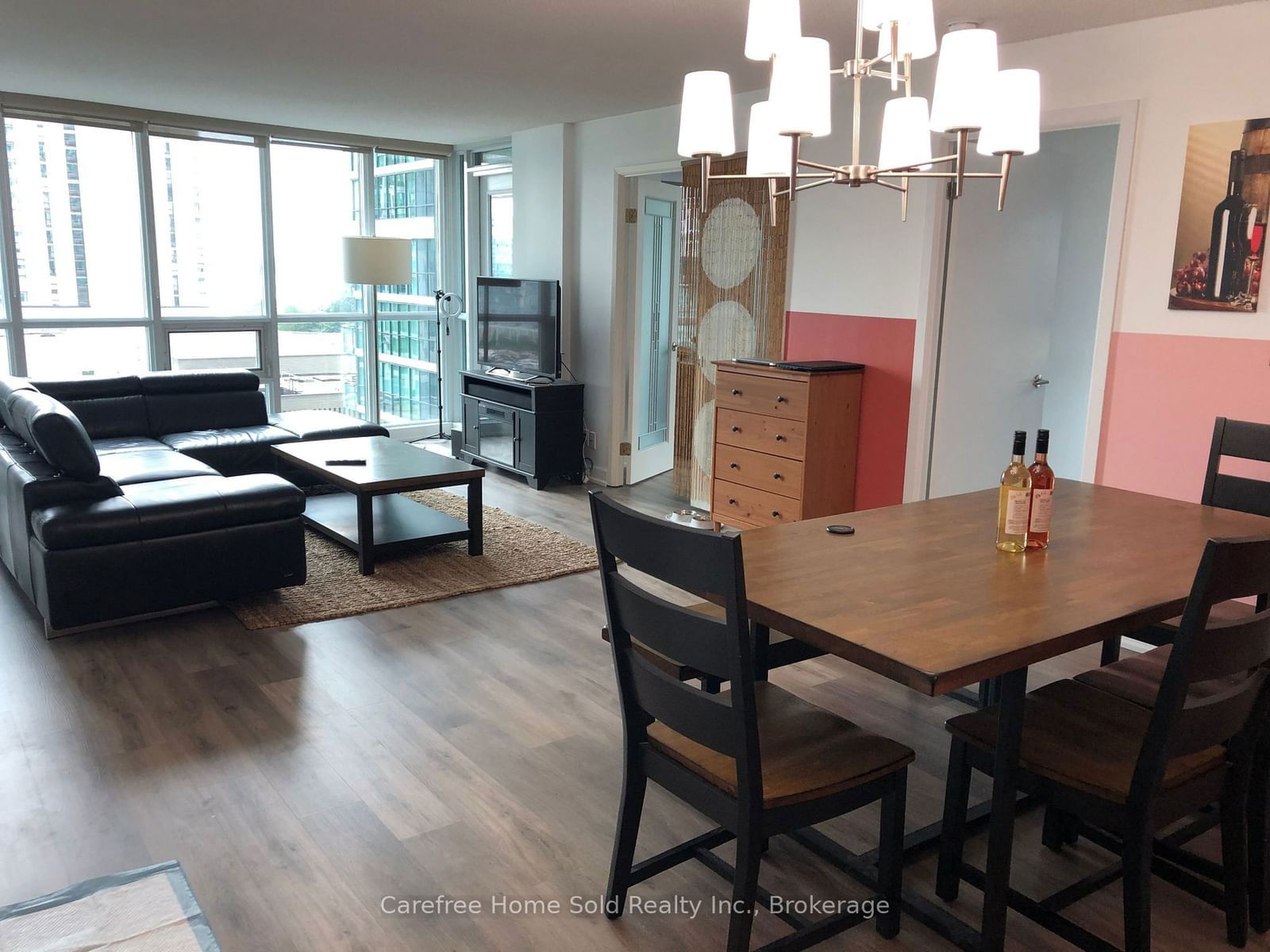 18 Harbour St, unit 910 for rent