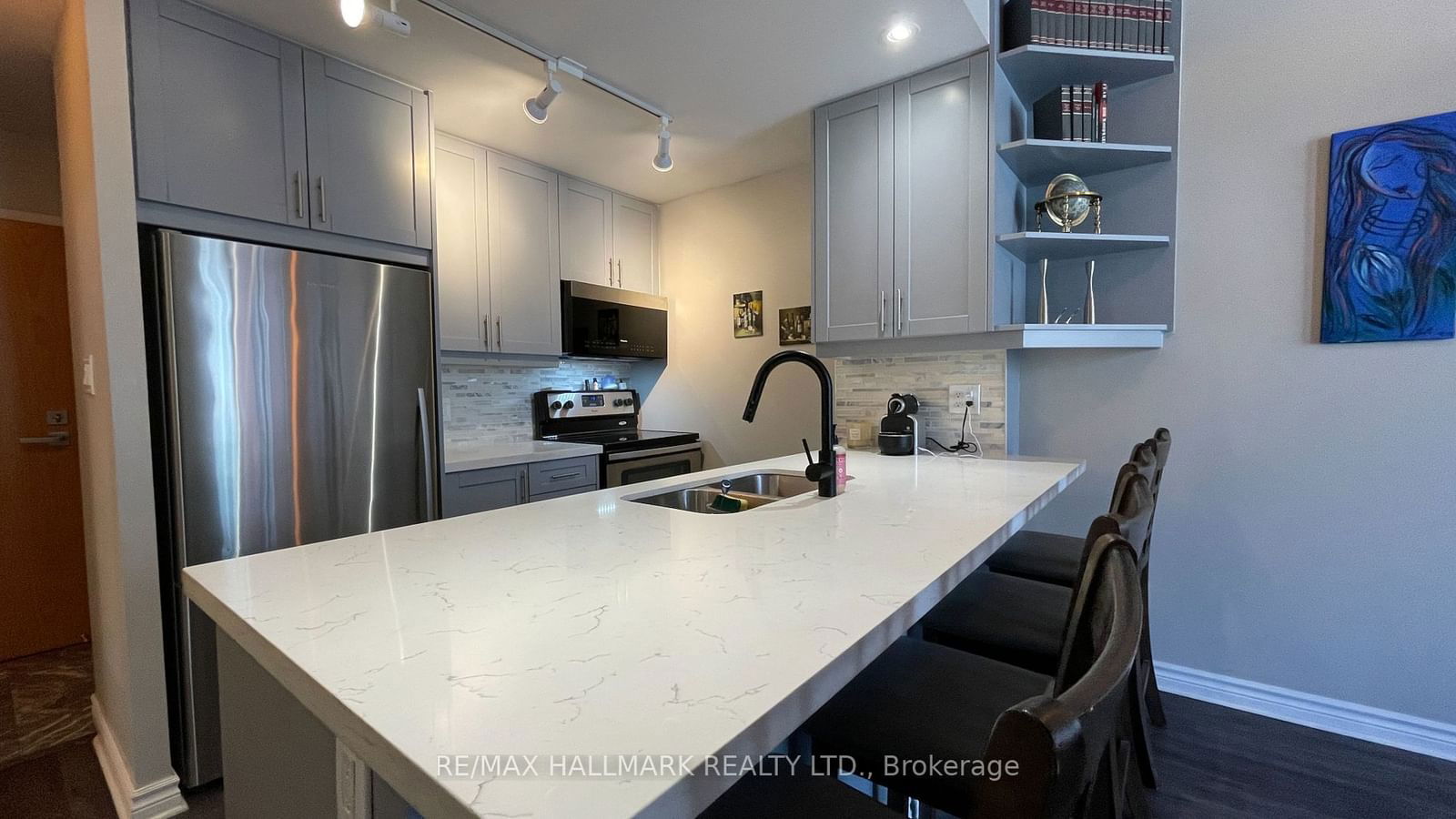 39 Jarvis St, unit 601 for rent