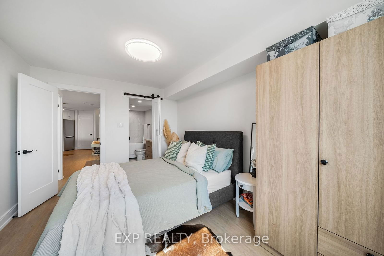 77 Maitland Pl, unit 1905 for sale