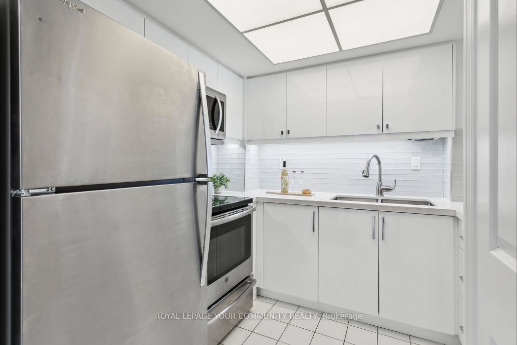 7 Broadway Ave, unit 605 for sale