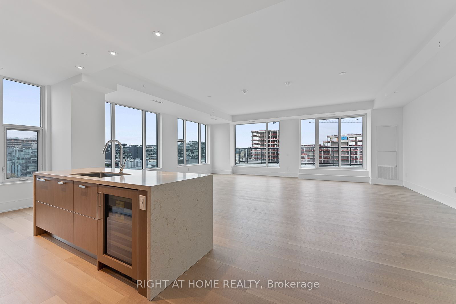 455 Wellington St W, unit 1110 for sale