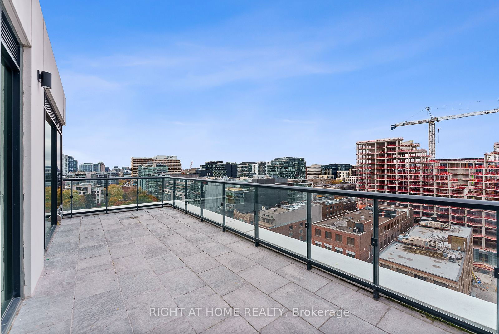 455 Wellington St W, unit 1110 for sale