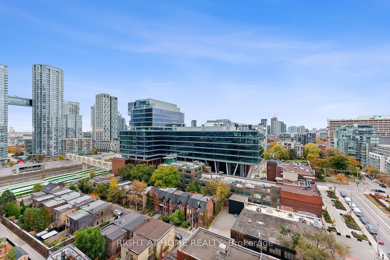 455 Wellington St W, unit 1110 for sale