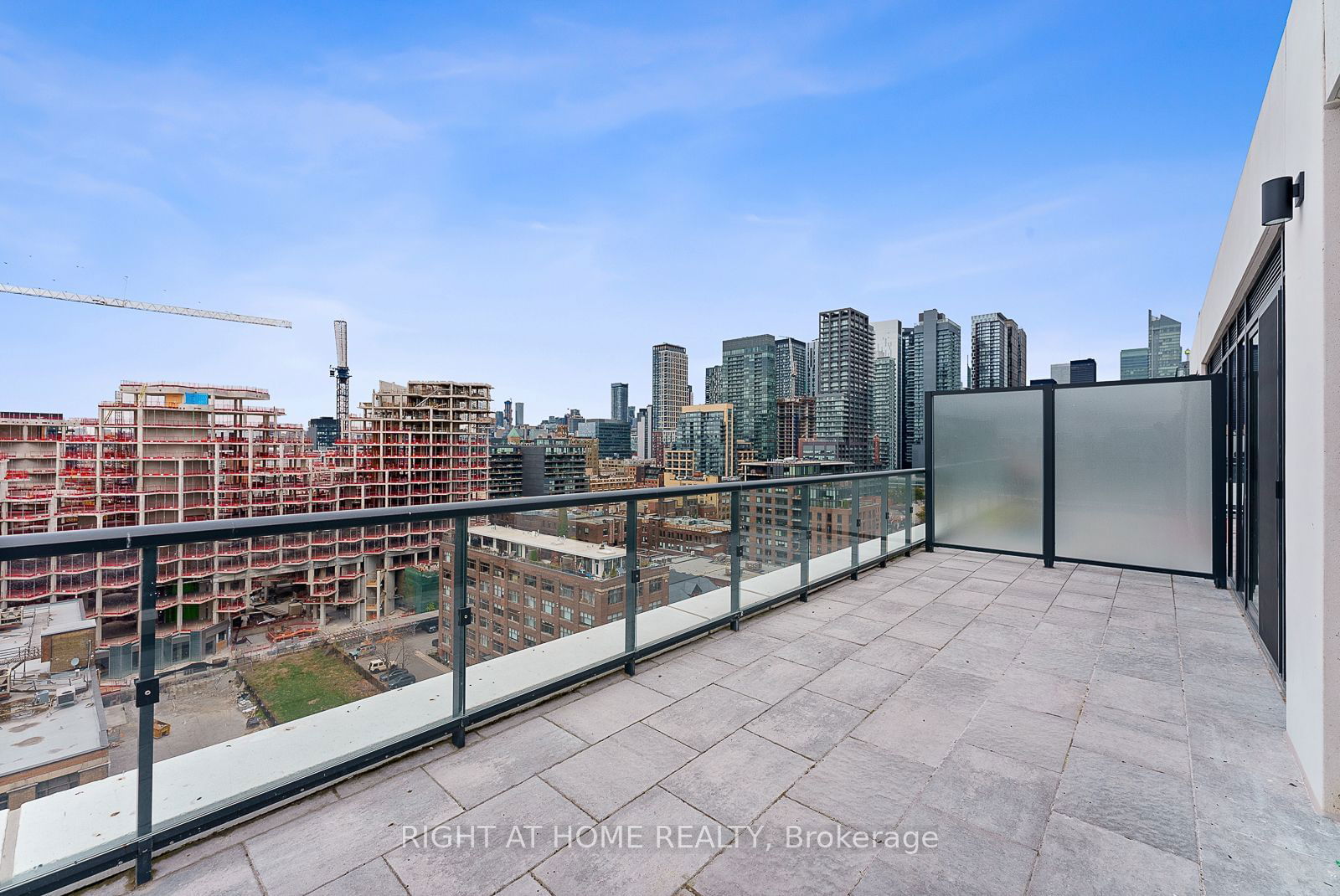 455 Wellington St W, unit 1110 for sale