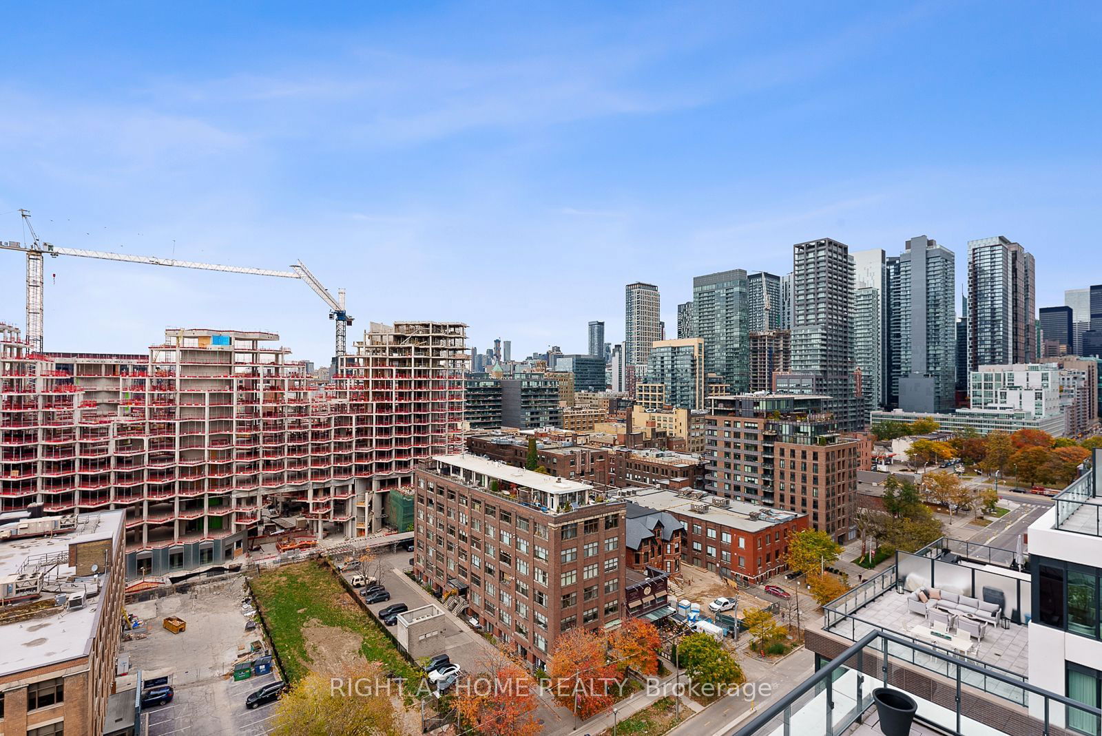 455 Wellington St W, unit 1110 for sale