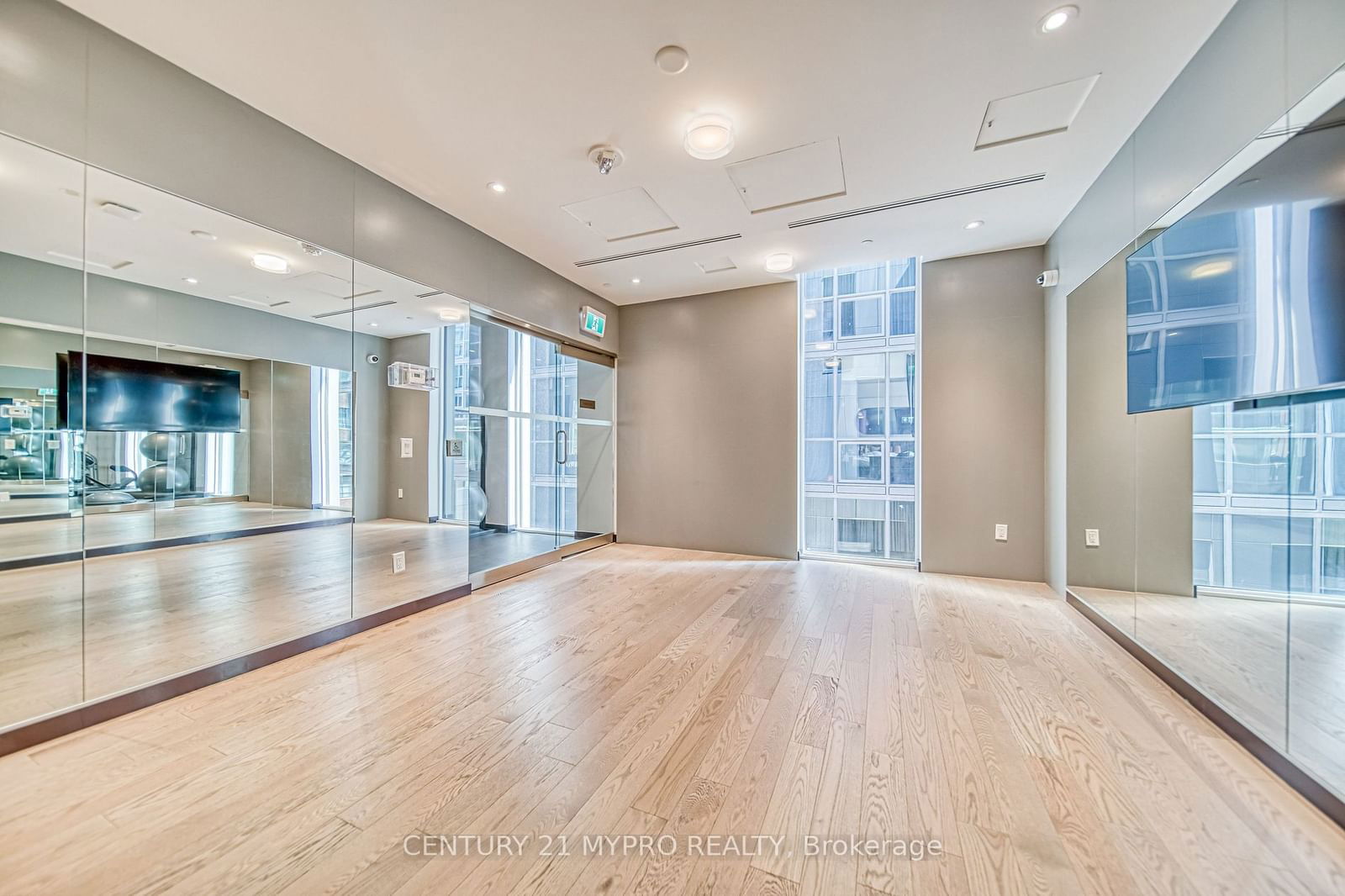 357 King St W, unit 2202 for rent