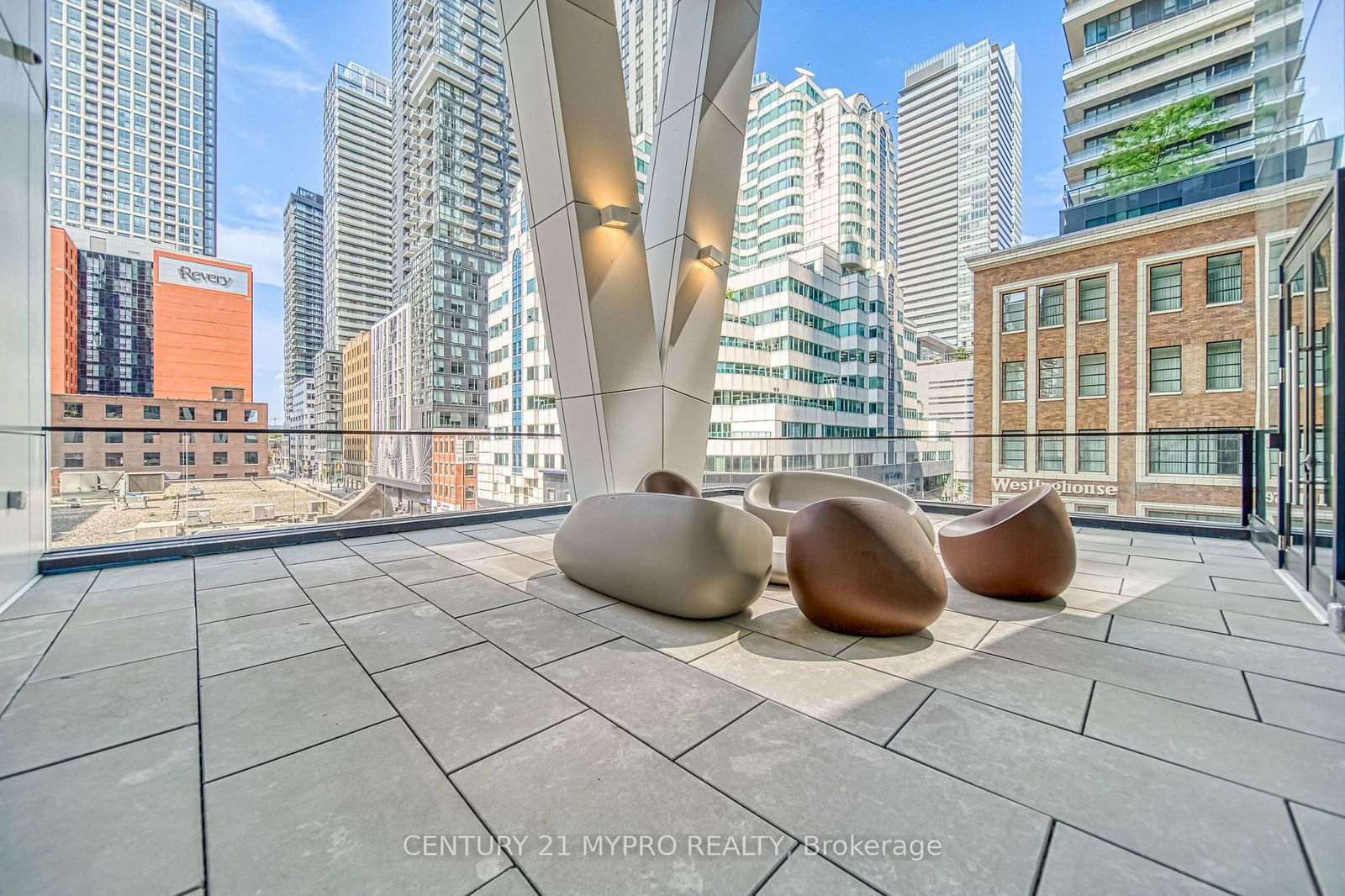 357 King St W, unit 2202 for rent