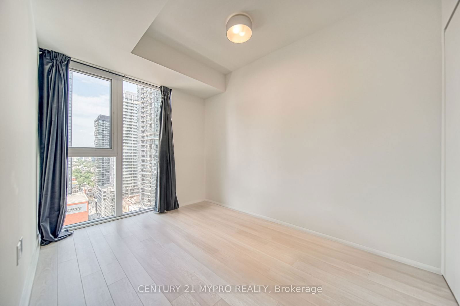 357 King St W, unit 2202 for rent