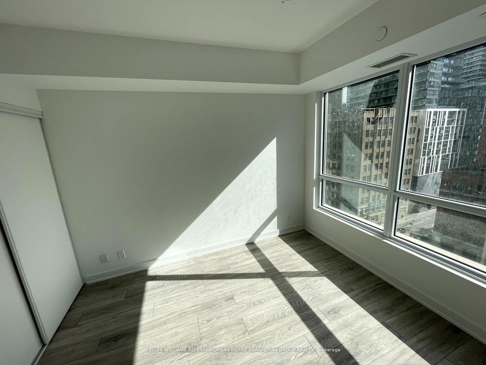 108 Peter St, unit 1009 for rent