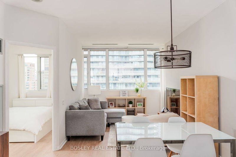 555 Yonge St, unit 714 for rent