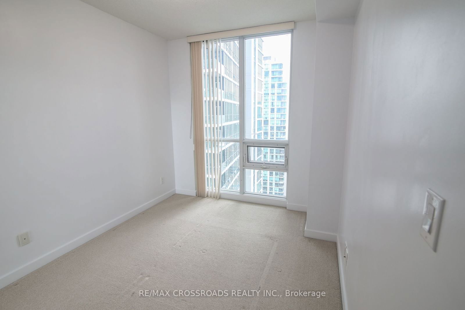 33 Bay St, unit 3205 for rent