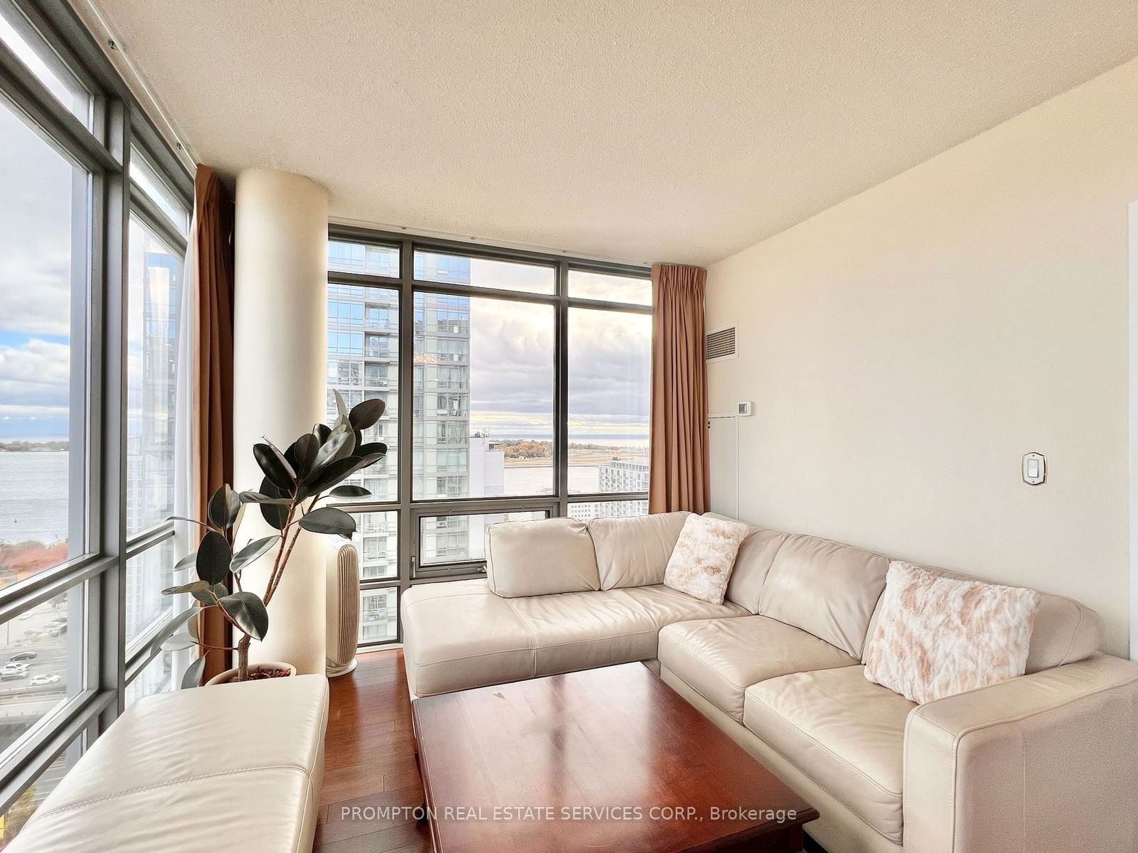 3 Navy Wharf Crt, unit 2509 for rent