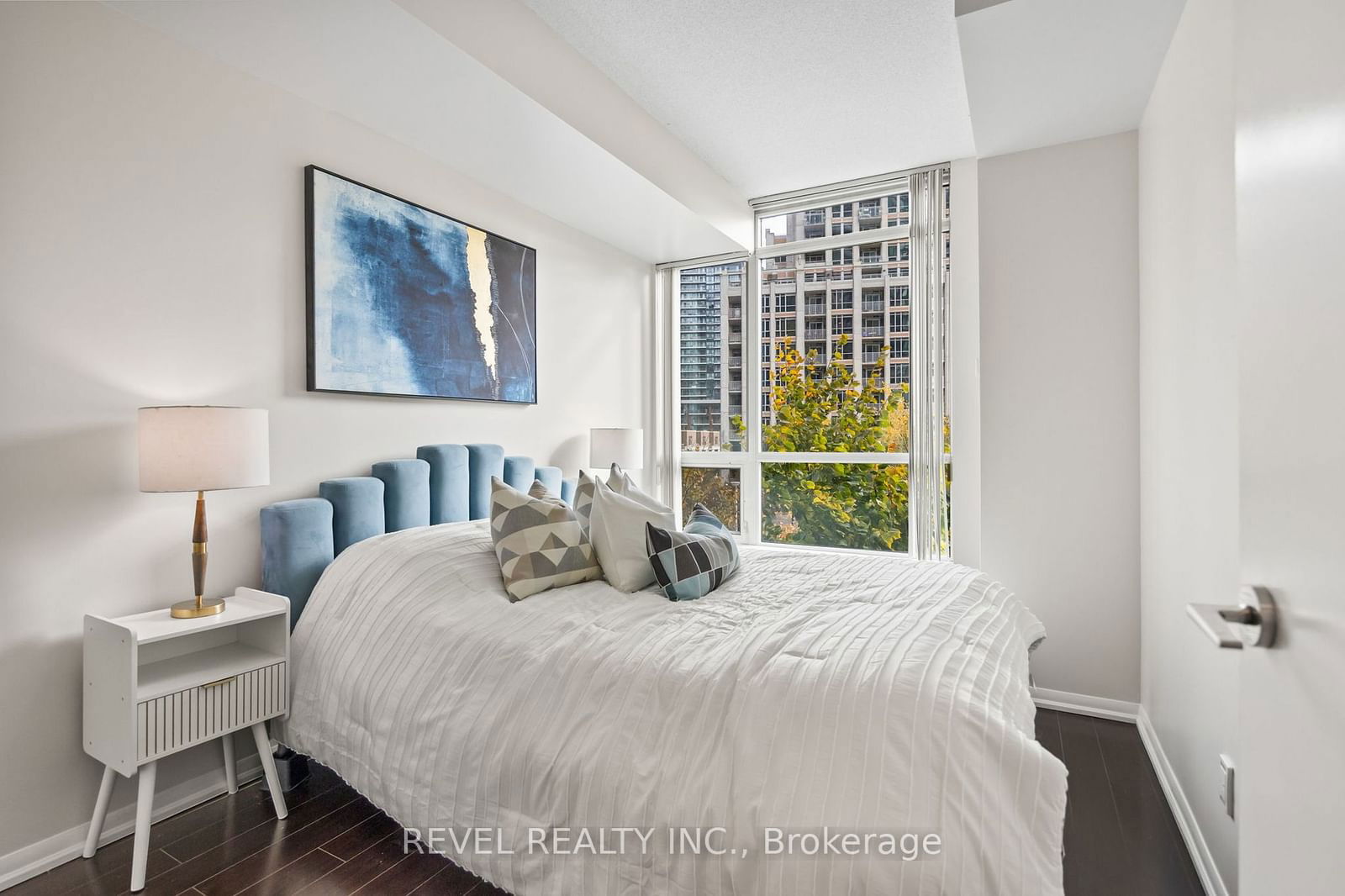 215 Fort York Blvd, unit 301 for sale