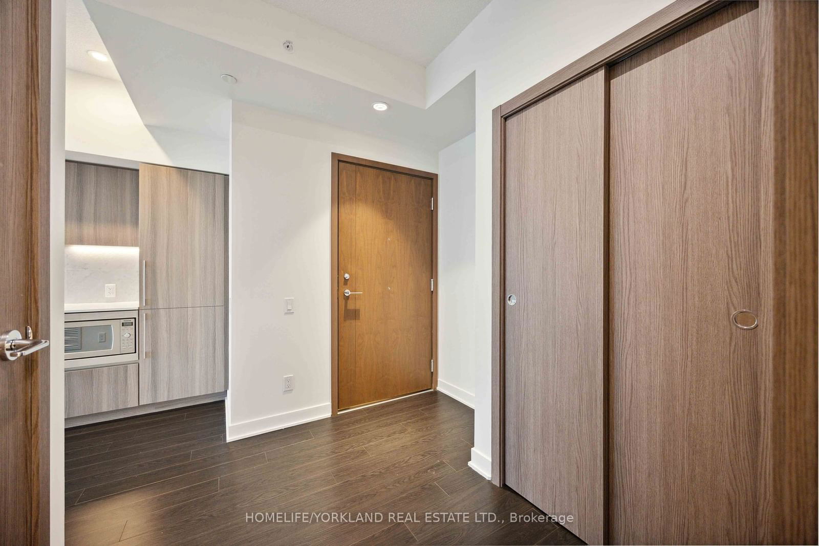 17 Bathurst St, unit 4205 for sale