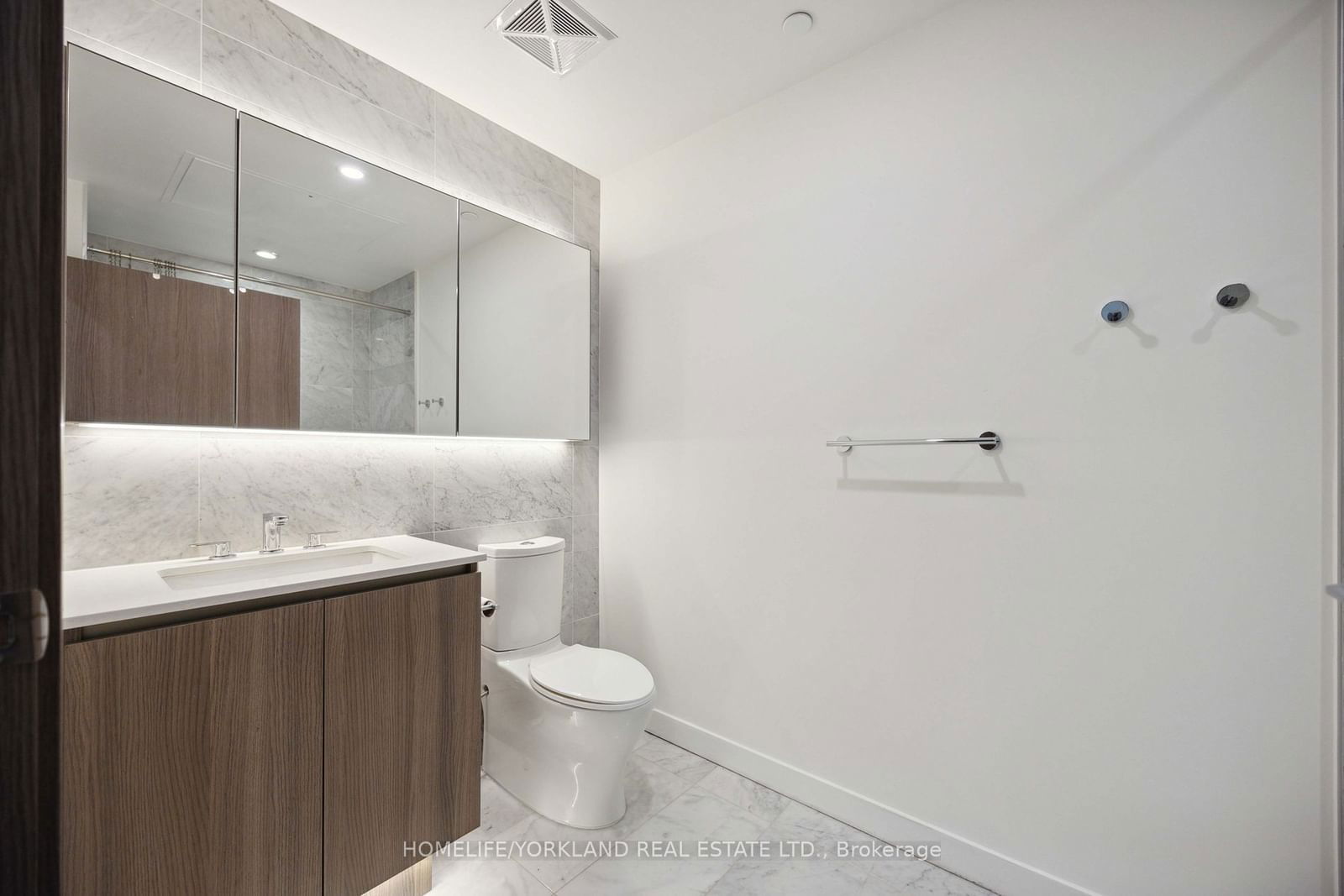 17 Bathurst St, unit 4205 for sale