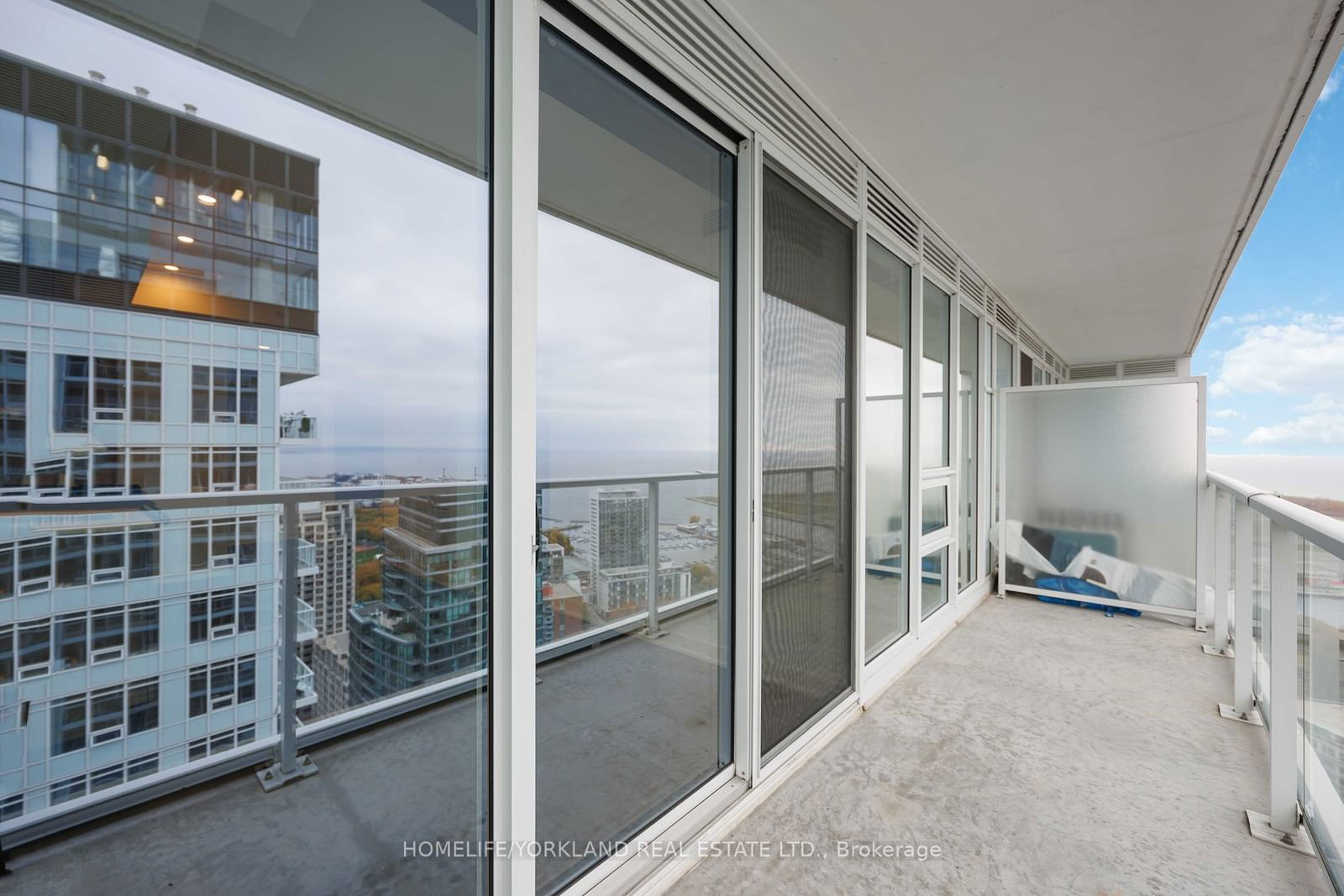 17 Bathurst St, unit 4205 for sale