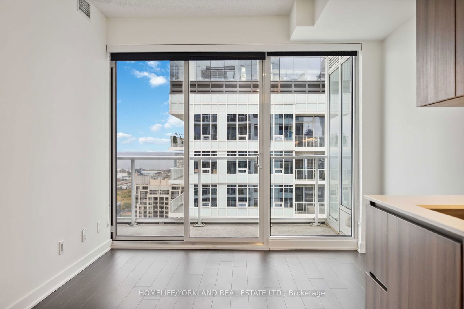 17 Bathurst St, unit 4205 for sale