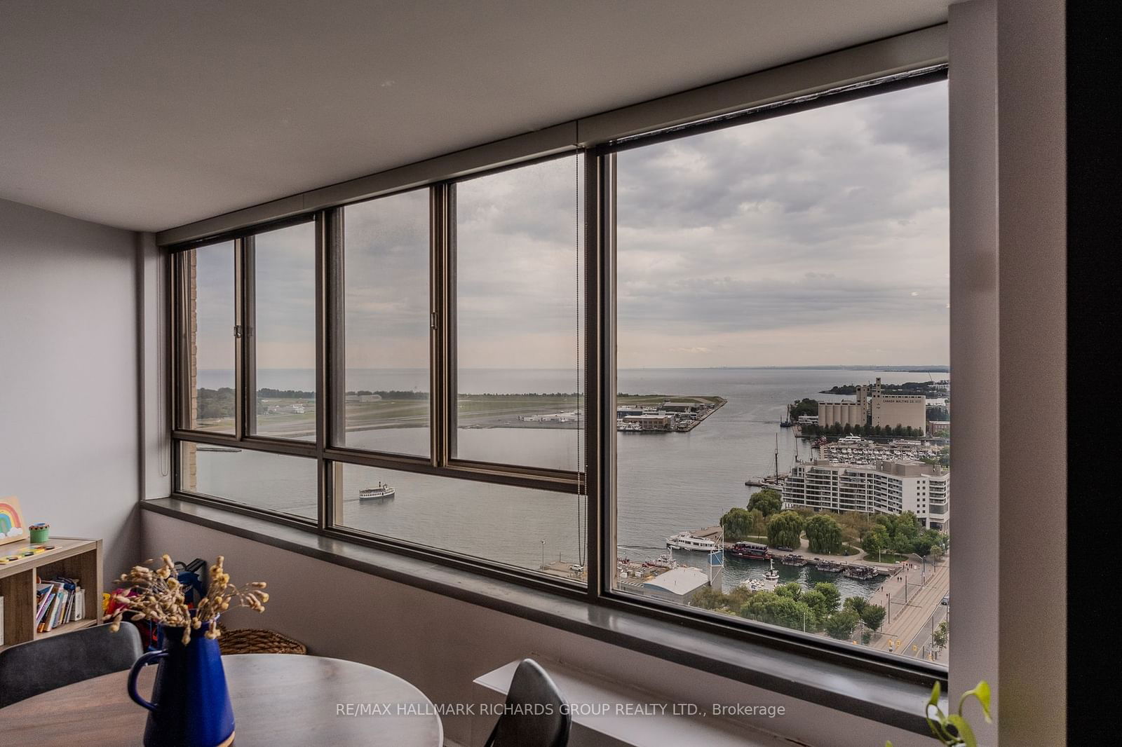 270 Queens Quay W, unit 2805 for sale