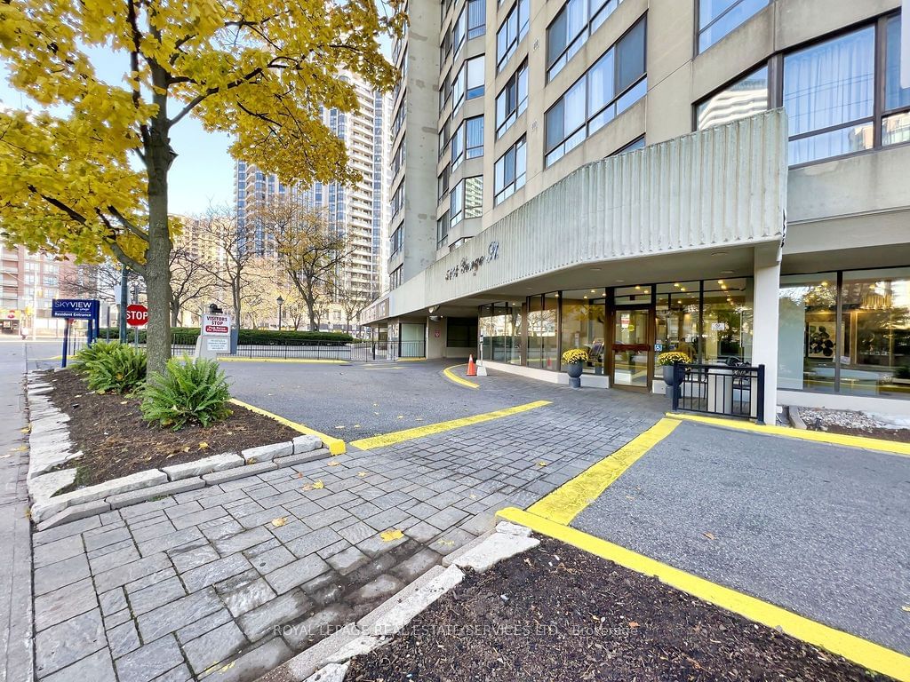 5444 Yonge St, unit 108 for sale