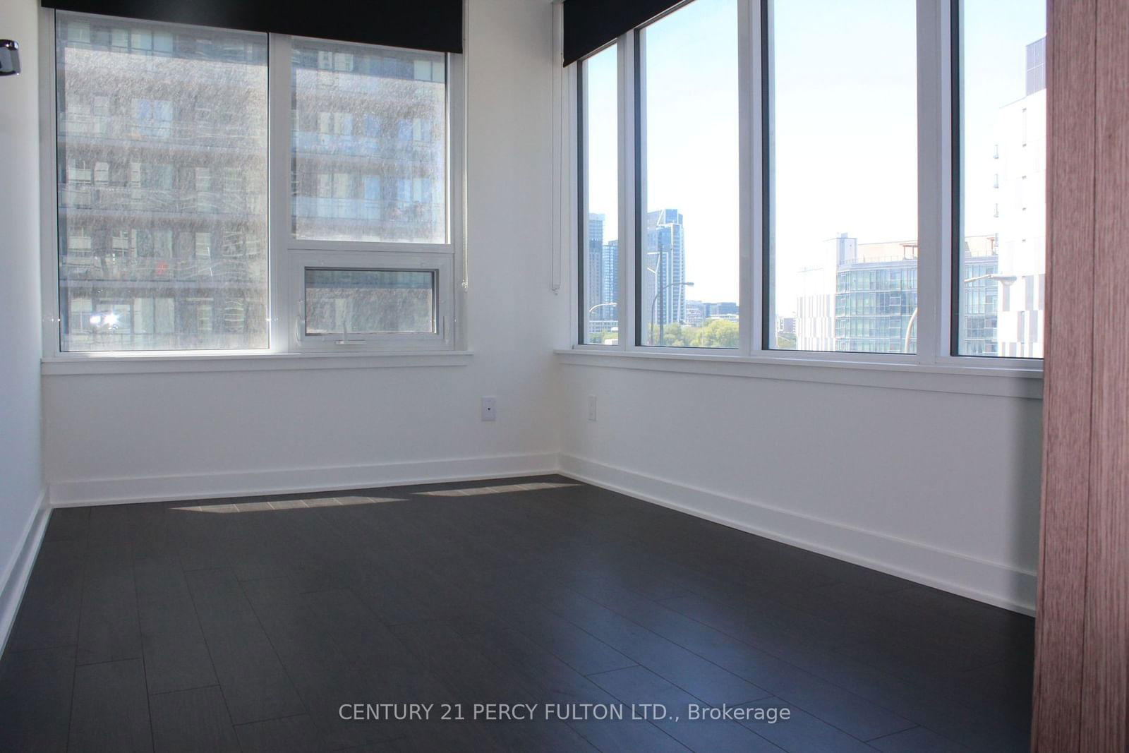 19 Bathurst St, unit 803 for rent