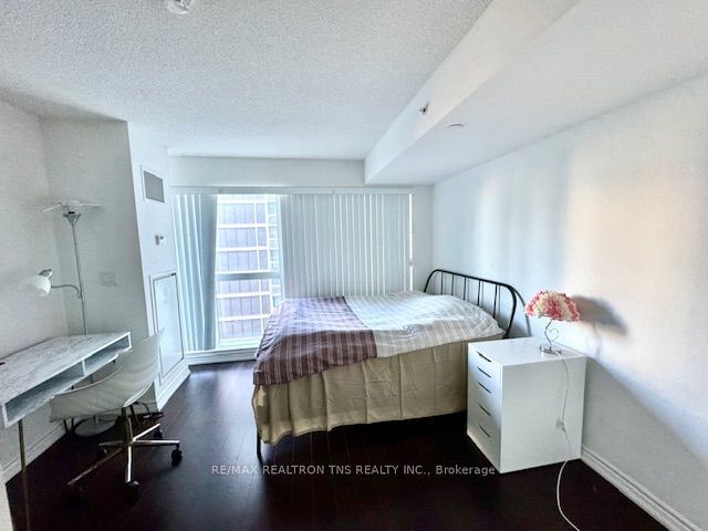 386 Yonge St, unit 713 for rent