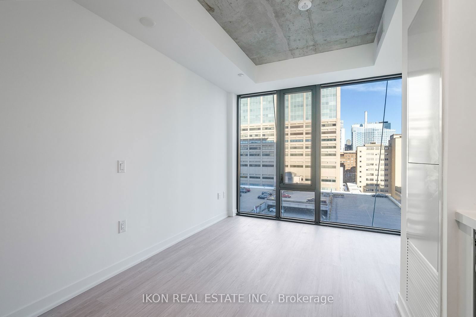 195 McCaul St, unit 1008 for rent