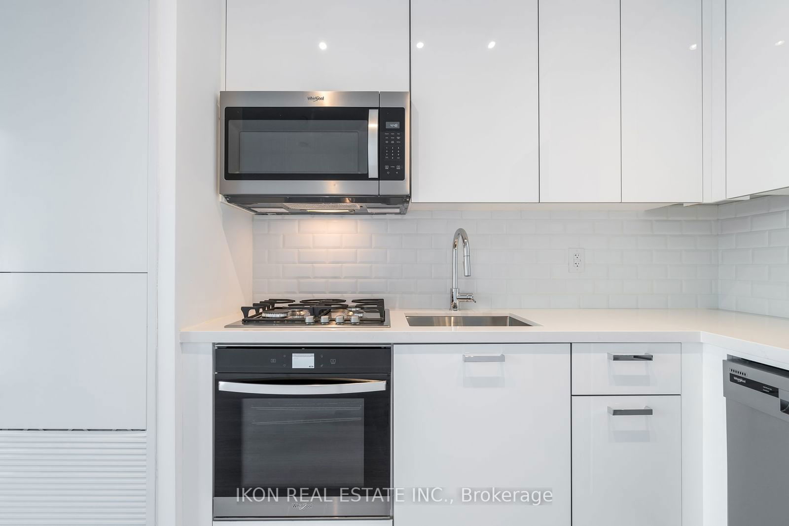 195 McCaul St, unit 1008 for rent