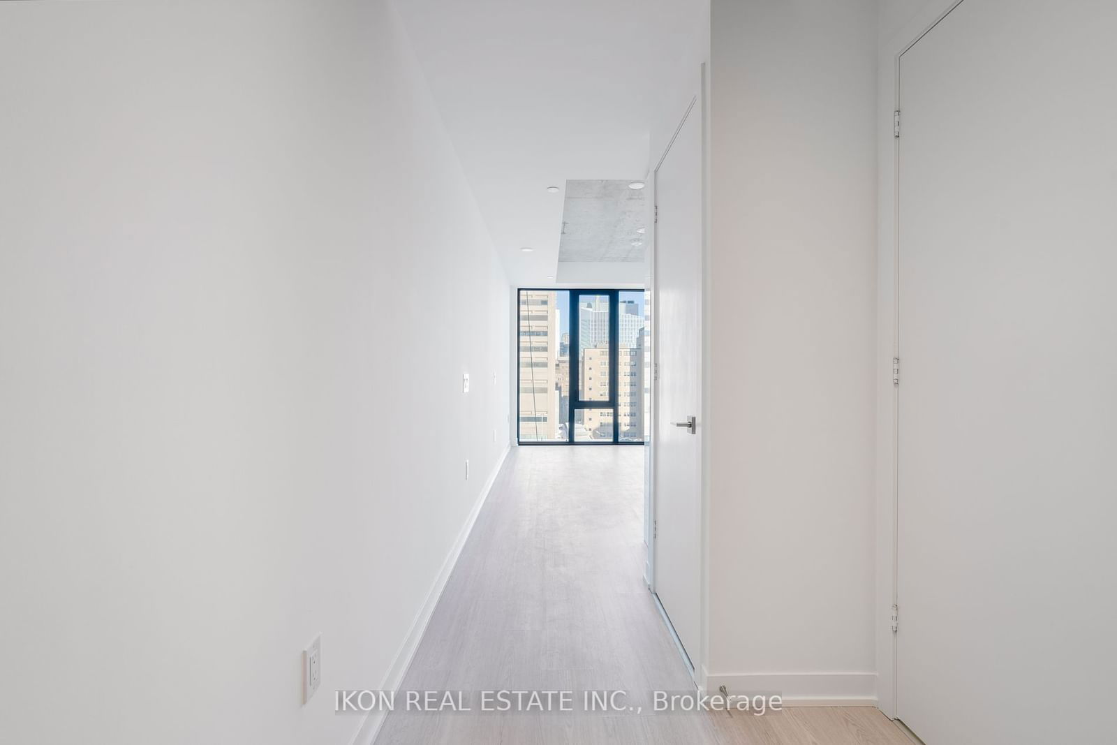 195 McCaul St, unit 1008 for rent