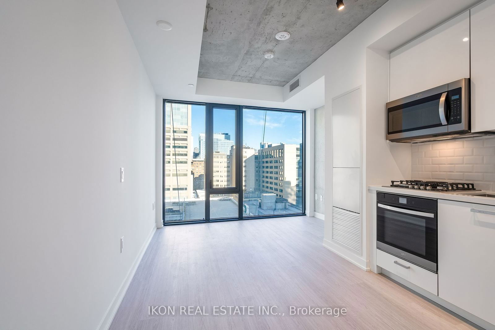 195 McCaul St, unit 1008 for rent