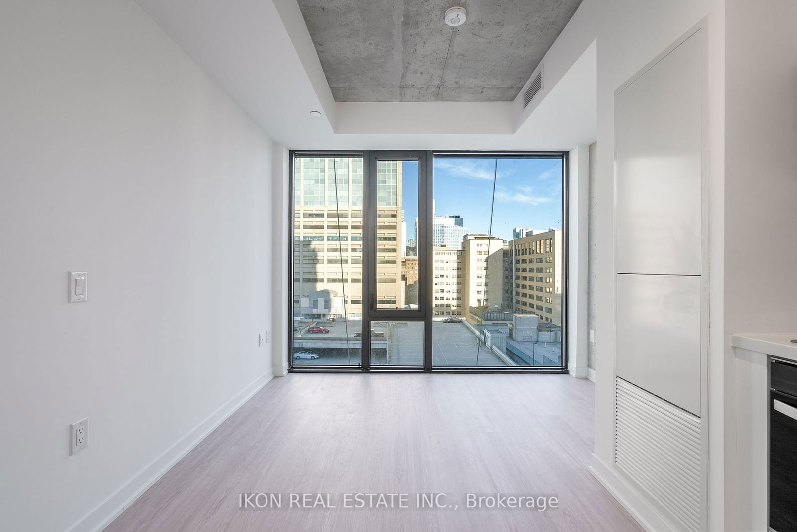 195 McCaul St, unit 1008 for rent