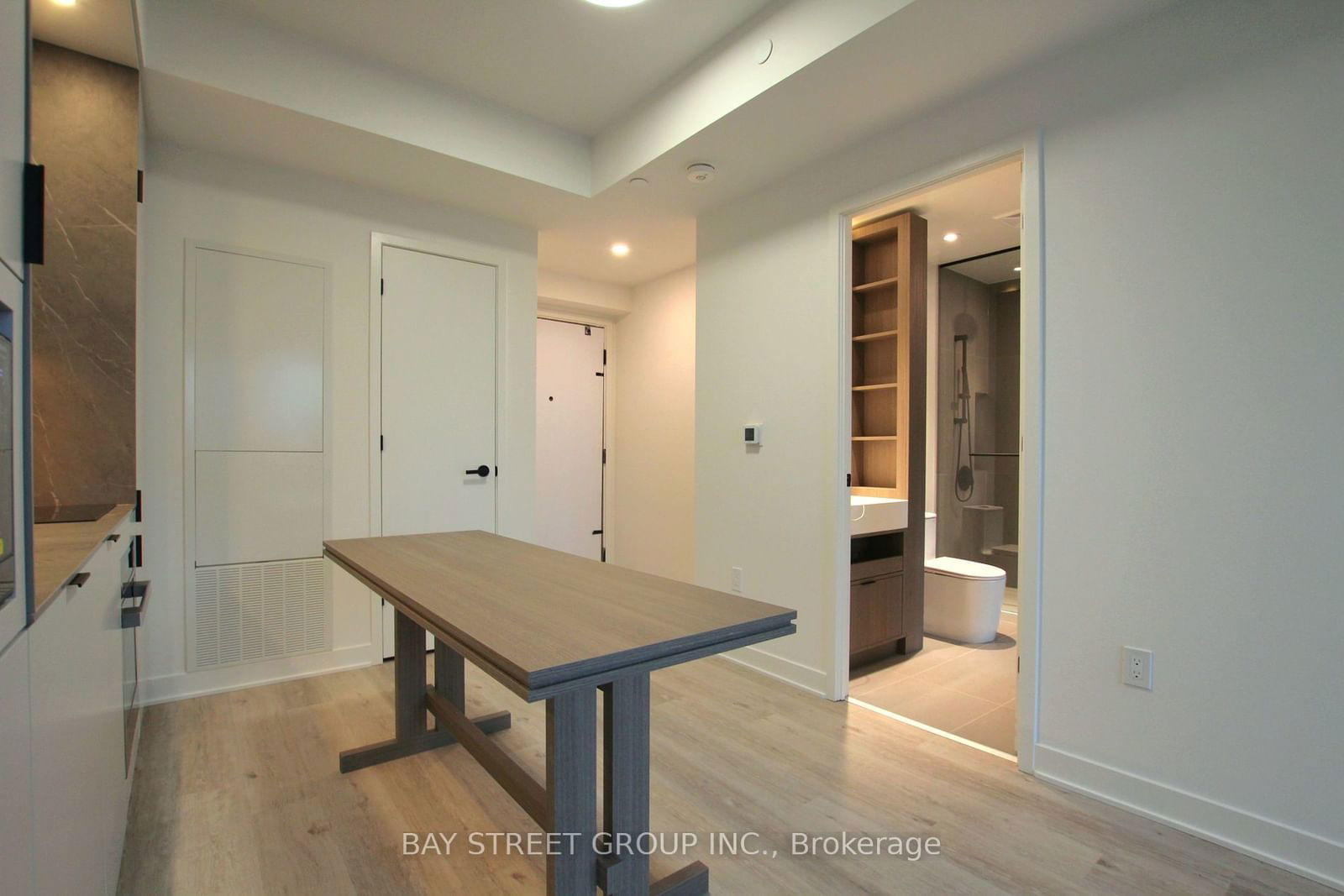 55 Charles St E, unit 2813 for rent