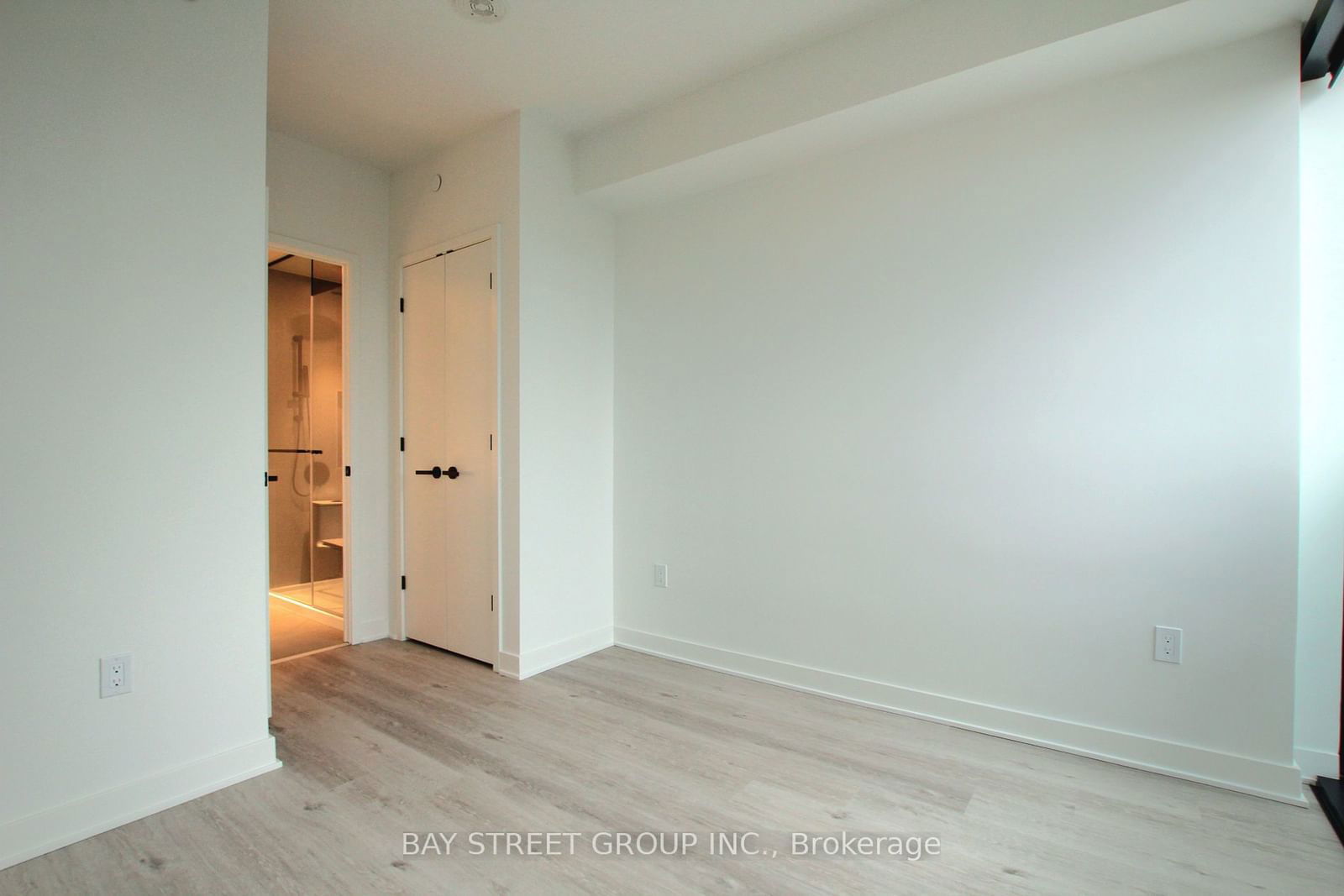 55 Charles St E, unit 2813 for rent