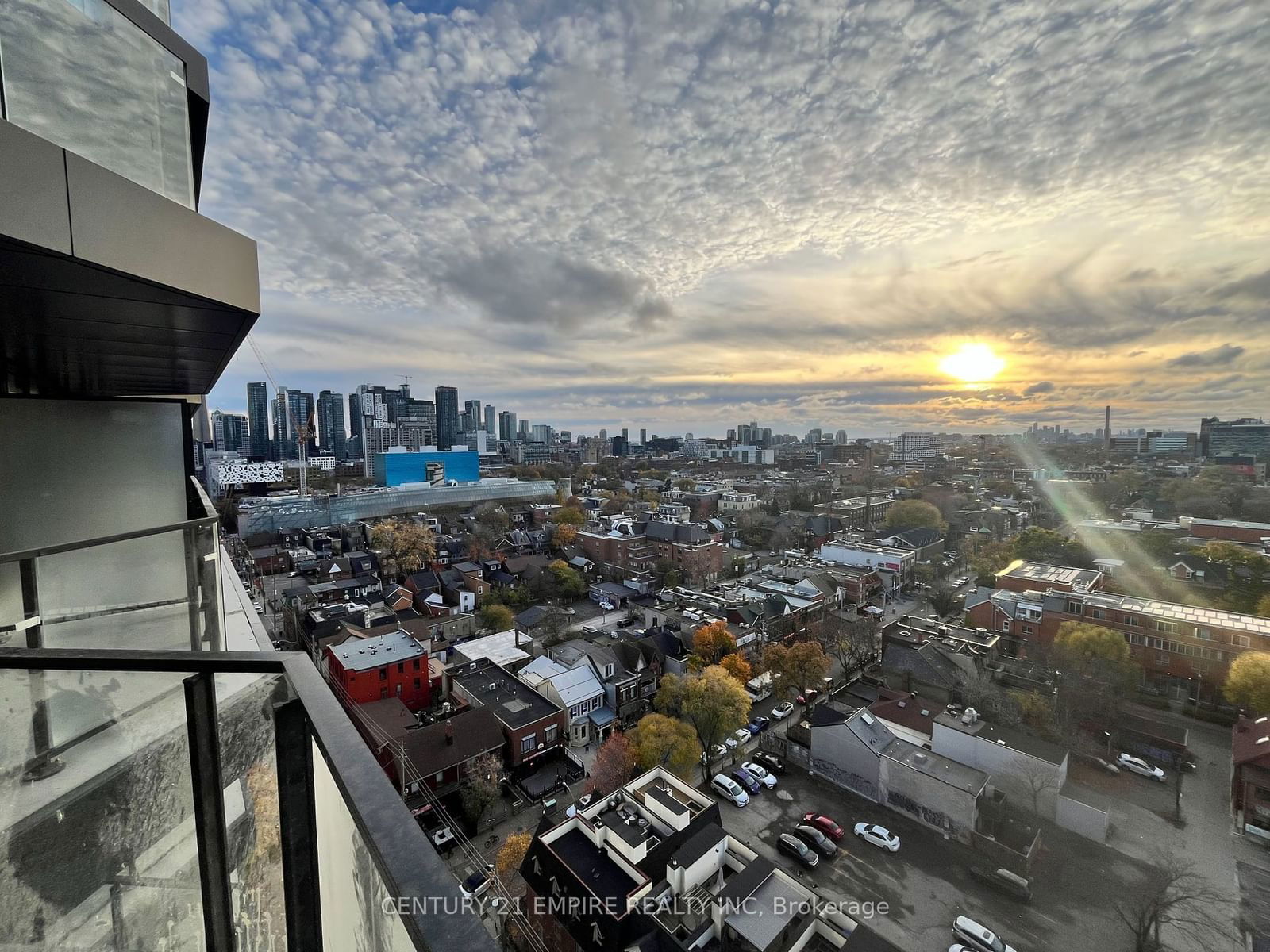 195 McCaul St, unit 1401 for rent