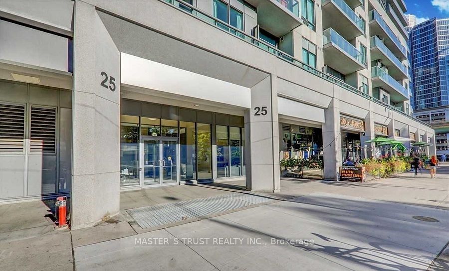 25 Lower Simcoe St, unit 809 for rent